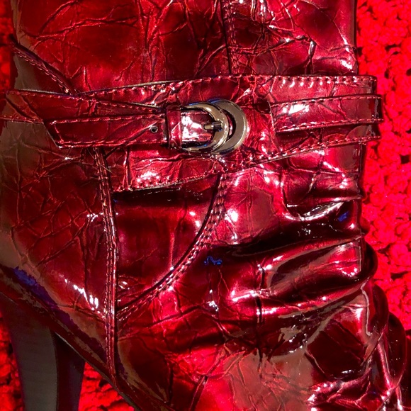 Brand *New* never worn still smell like new - Picture 2 of 4